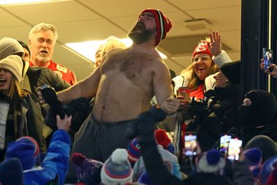 National reaction to Jason Kelce going shirtless in Buffalo to celebrate a Chiefs TD
