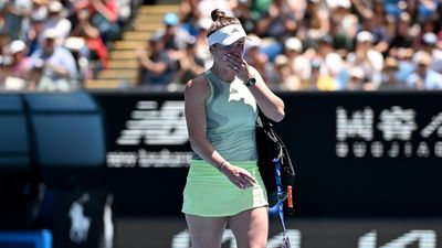 Svitolina hurt, Noskova through to last eight at Open