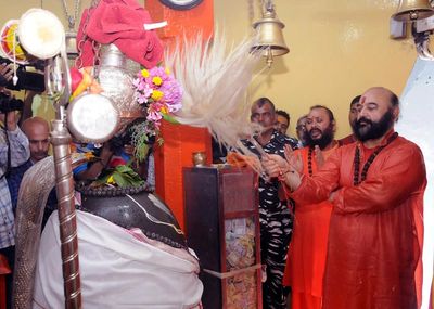 Joyous 'Jai Shri Ram' chants in Ayodhya echoes in Srinagar, special puja held at Shankaracharya Temple