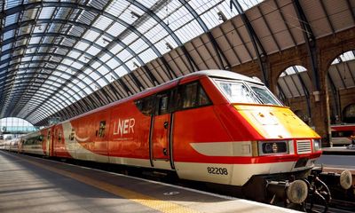 Train drivers call off extra strike days after LNER minimum service law U-turn