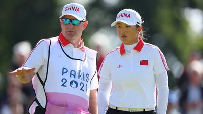 Who Is Ruoning Yin’s Caddie?