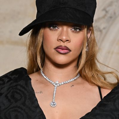 Of Course, Rihanna Can Pull Off Black Lip Liner