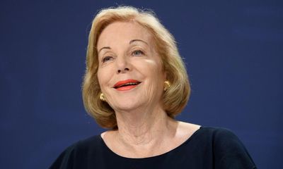Ita Buttrose backs David Anderson after ABC board passes unanimous vote of confidence