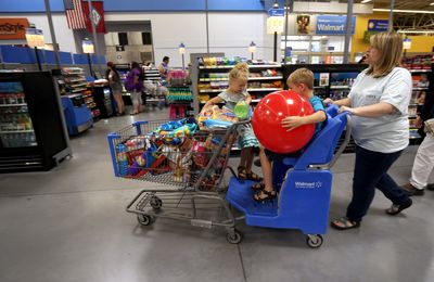 Walmart to Raise Annual Wages for Store Managers; How Many Latinos Work at the Company?