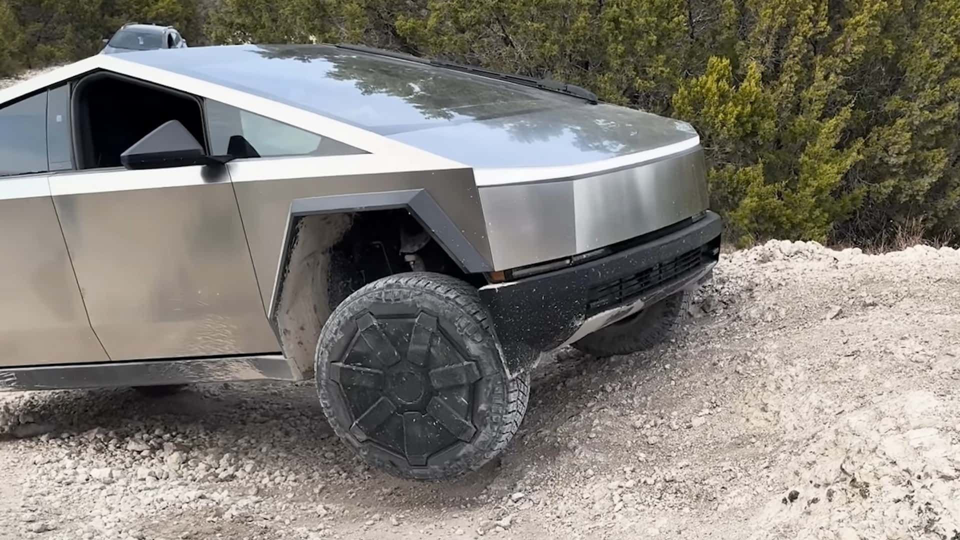 Watch A Tesla Cybertruck Fail An Off-Road Obstacle…