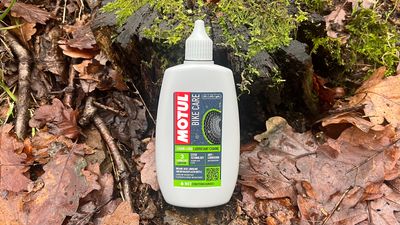 Motul Chain Lube Wet review – eco, efficient, and economical wet lube from the Moto experts