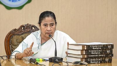 Lok Sabha polls | Mamata rules out alliance with Congress in West Bengal