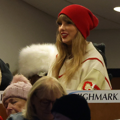 "Sweetie Pie" Taylor Swift Tipped a Stadium Worker $100 at Latest Chiefs Game