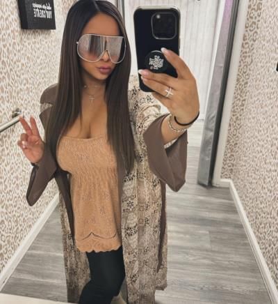 Snooki showcases chic style with a mirror selfie and shades