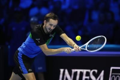 Medvedev defeats Hurkacz in Australian Open quarterfinals after grueling battle