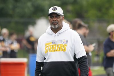 Steelers finalizing 2-year contract with DC Teryl Austin