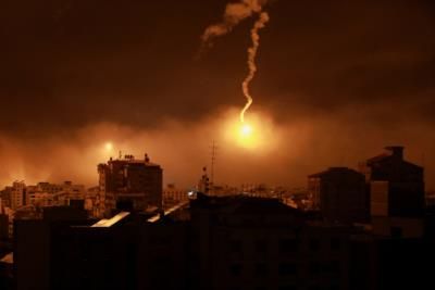 Israeli forces clash with Palestinian militants near Gaza hospital