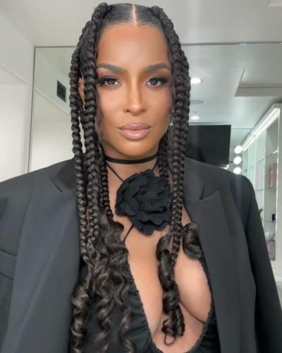 Ciara Shines in Striking Black Outfit, Dominating the Spotlight
