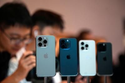 Apple's Q4 iPhone shipments in China dip as Huawei grows