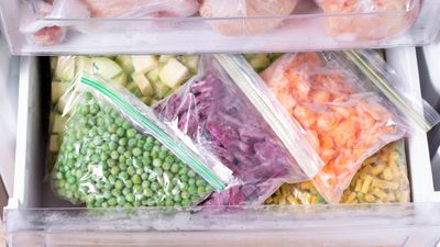 How to organize a small freezer like the experts