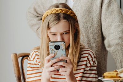 Parents Called Out For Their Parenting After 11 Y.O. Daughter Has A Meltdown Over An iPhone