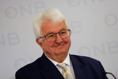 German Business Sentiment Falls, Economy Limping into 2024
