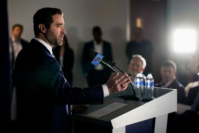 Photos from Titans HC Brian Callahan’s introductory press conference
