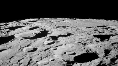Our shrinking moon could cause moonquakes near Artemis astronauts' landing site, scientists warn