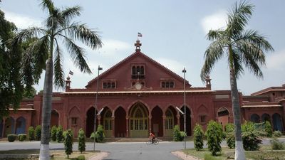 What is the legal dispute over AMU’s minority status? | Explained