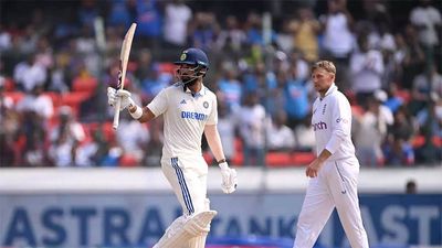 1st Test: India close in on England's lead on Day 2