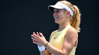 Aussie Emerson Jones charges into girls' Open final
