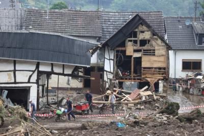 Unprecedented rainfall triggers flooding, record heat expected across US