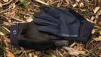 Pearl Izumi Summit WRX NeoShell Gloves review: An excellent shoulder-season choice
