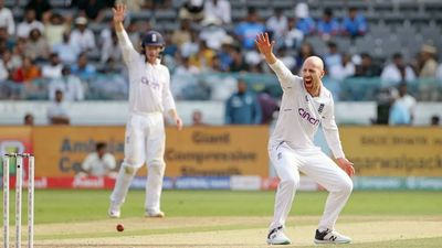 Jack Leach bowls with injured knee but England confident of quick recovery
