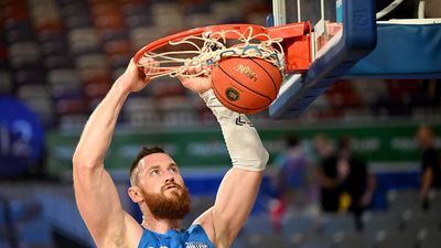Melbourne United rage at Baynes hit on Clark in NBL win