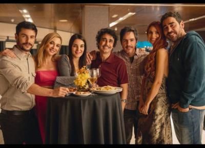 Capturing Camaraderie: Mauricio Ochmann and Friends in Joyful Pose