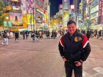 Ray Flores Embracing the Vibrancy of Shibuya Crossing at Night