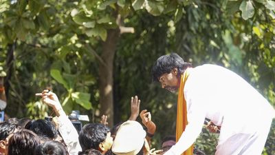 Maratha quota stir | Jarange Patil ends protest in the presence of Chief Minister Shinde