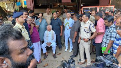 Kerala Governor Arif Mohammad Khan stages sit-in protest over ‘police failure’ to prevent black flag demonstration at his motorcade