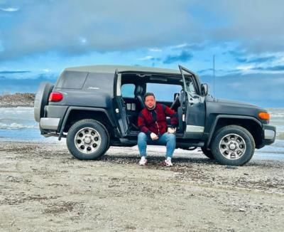 A Perfect Blend of Adventure and Elegance: Lang Ping's FJ Cruiser