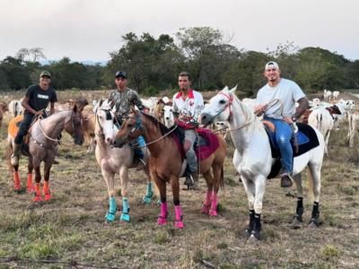 Joyful Horseback Adventure: Wilson Ramos Embraces the Outdoors with Friends