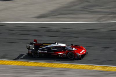 Daytona 24h, H18: Cadillac leads Porsche amid penalty drama
