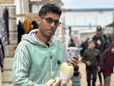 Gaza puppeteer doesn't let the war stop his passion