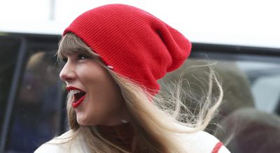 Could Taylor Swift be wearing this incredible custom jacket for Chiefs-Ravens?