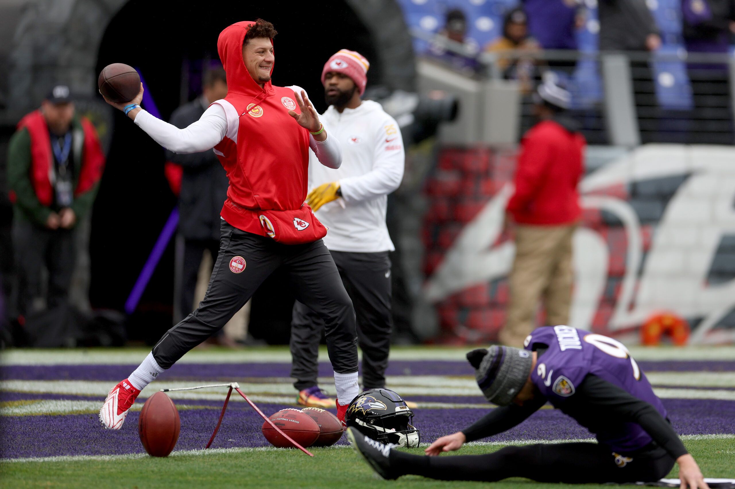 WATCH Travis Kelce throws Justin Tucker’s helmet so…