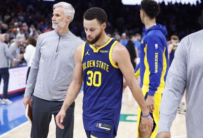 Watch: Steph Curry tears jersey in frustration after Lakers loss