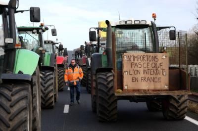 Farmers plan to encircle Paris in protest for better conditions