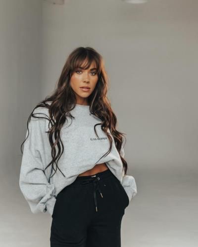 Kelsey Wells: Empowering Elegance in a Fitness Journey Celebration