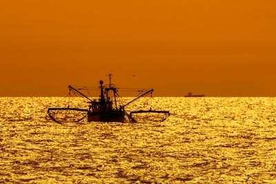 Trawling the sea worsens climate change