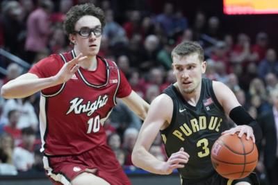 Zach Edey Leads Purdue to Hard-Fought Win Over Rutgers