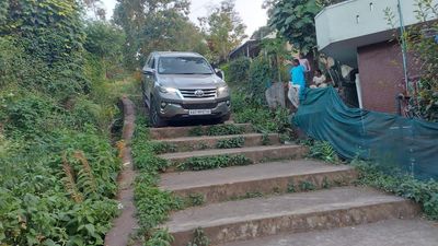 Misreading of navigation app leaves car stuck in a flight of stairs in Gudalur