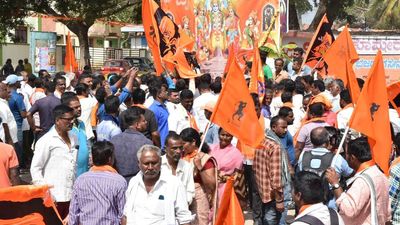 Keragodu flag row: BJP leaders take out padayatra to Deputy Commissioner’s office in Mandya