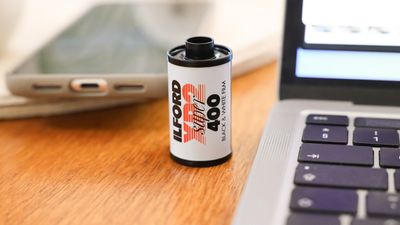 Ilford XP2 Super 35mm film review: where black and white meets color