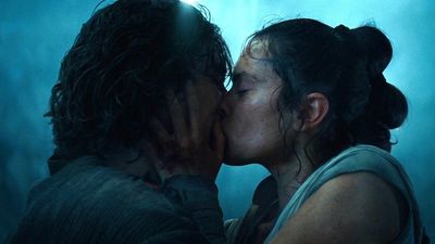 People Don't Love Rey And Kylo Ren's Kiss At The End Of Star Wars: The Rise Of Skywalker, But Daisy Ridley Has A Different Take