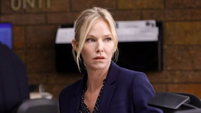 Law And Order: SVU's Kelli Giddish Opens Up About Filming Through 3 Pregnancies While 'Weighing 180 Lbs’ On TV